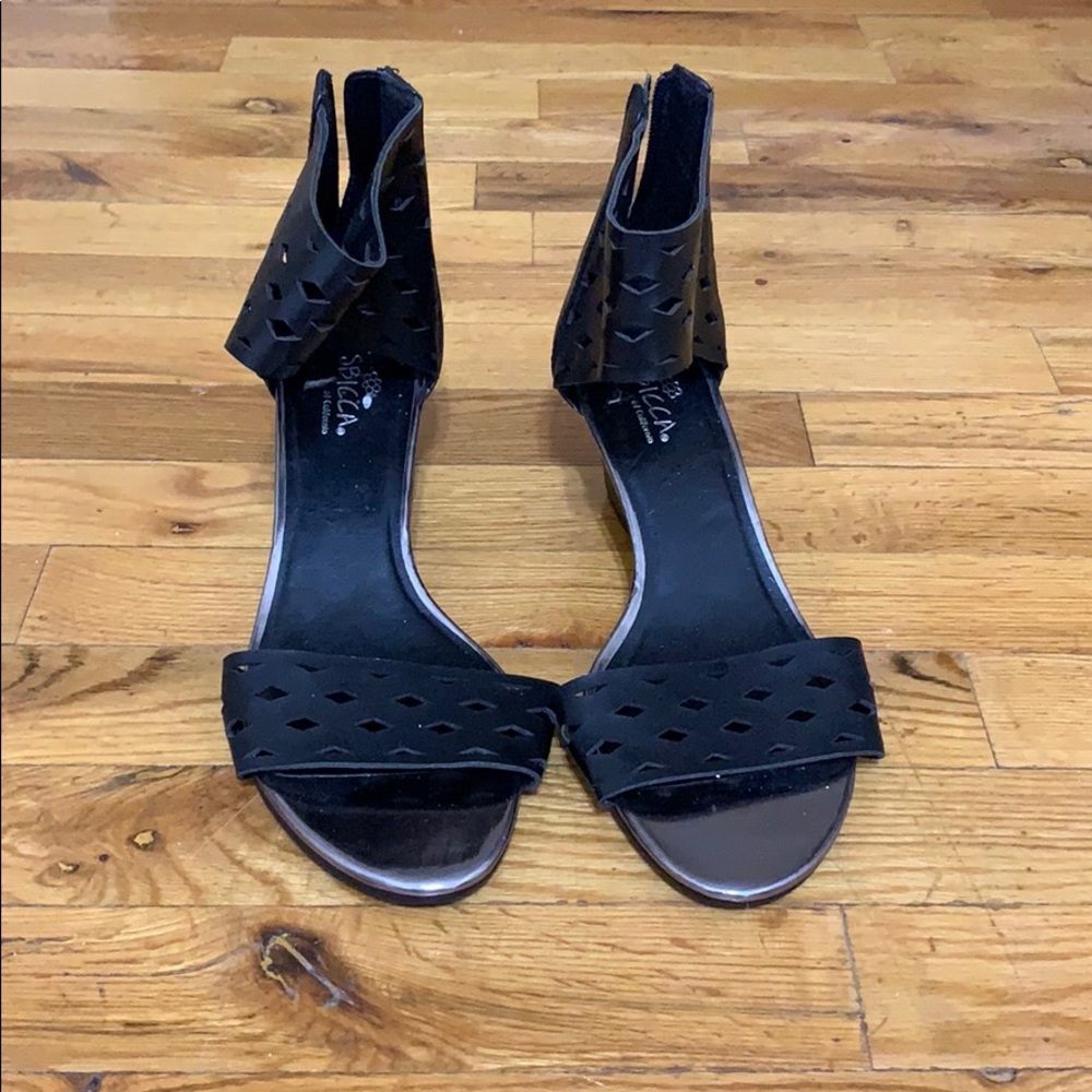 Sbicca | Black Wedged Sandals
